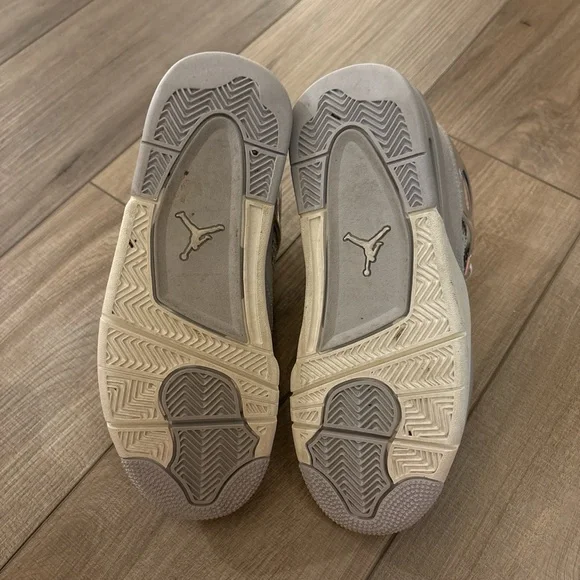 Gray Air Jordan 4 Sneakers ‘frozen moments’